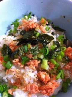 *鮭フレークの簡単丼*一人ランチに♪-レシピのメイン写真