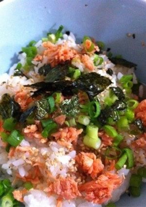 ＊鮭フレークの簡単丼＊一人ランチに♪-レシピのメイン写真