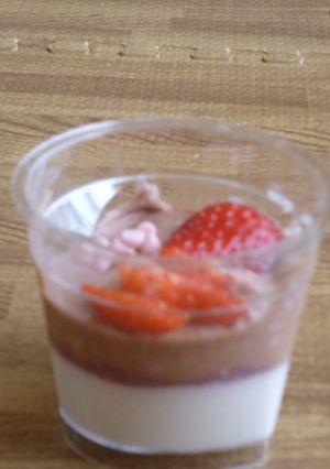 卵不使用!　チョコムース＆いちごババロア-レシピのメイン写真
