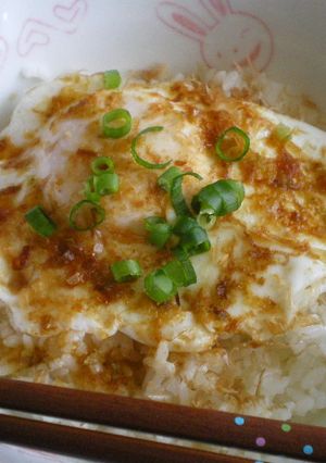 １人ランチに♪簡単目玉焼きのっけ丼-レシピのメイン写真