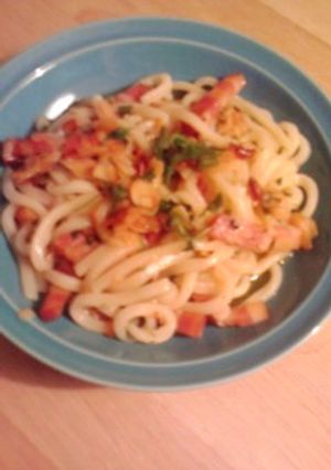 10分　☆　うどんdeぺペロンチーノ-レシピのメイン写真