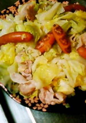 我が家の定番☆春キャベツと豚肉の蒸し焼き-レシピのメイン写真