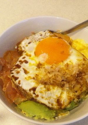 栄養もボリュームも満点！カフェ風☆アボ丼-レシピのメイン写真