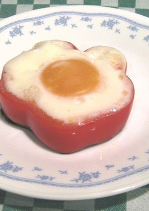 お弁当に♪目玉焼きinパプリカ-レシピのメイン写真