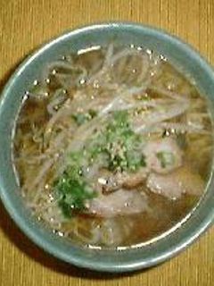 もやしたっぷりラー油ラーメン(煮豚の煮汁を使ったレシピ)-レシピのメイン写真