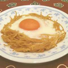 รูปของ お弁当に♪目玉焼きinナポリタン