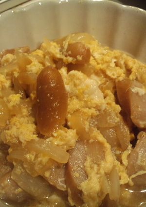 新タマネギとウインナーで簡単親子丼-レシピのメイン写真