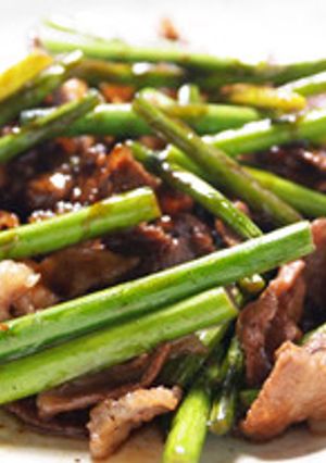 牛肉とニンニクの芽のオイスターソース炒め-レシピのメイン写真