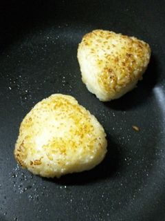 残ったご飯で簡単バター醤油焼おにぎり-レシピのメイン写真