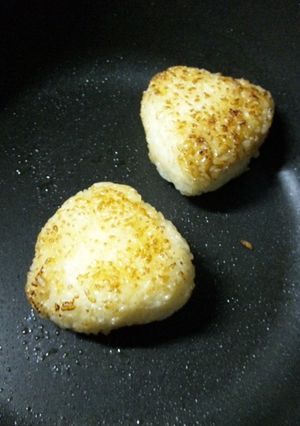 残ったご飯で簡単バター醤油焼おにぎり-レシピのメイン写真