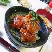 基本からアレンジまで！思わずつくりたくなる「唐揚げ丼」のレシピ集 | クックパッド