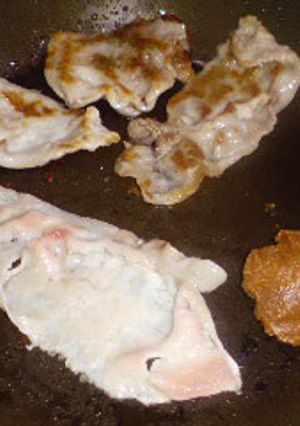 お手軽☆豚バラ肉とレタスの鉄板焼き♪-レシピのメイン写真