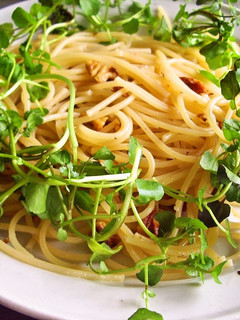 春のパスタ胡桃とクレソンのペペロンチーノ-レシピのメイン写真