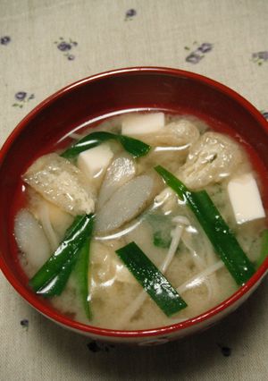 味噌少なめで旨みそ汁～ニラとごぼう-レシピのメイン写真