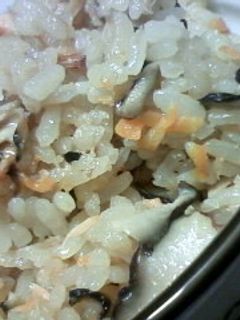 鮭ときのこde炊き込みご飯-レシピのメイン写真