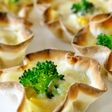 餃子の皮♪鮭とアボカドのカップPizza