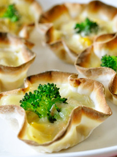 餃子の皮♪鮭とアボカドのカップPizza-レシピのメイン写真