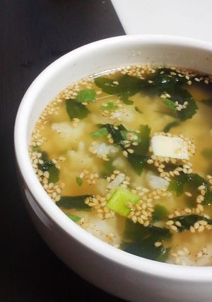 【鍋いらず！】ﾚﾝｼﾞでわかめ雑炊-レシピのメイン写真
