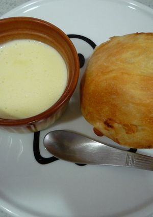 朝ごはんに！パンにぬるチーズ　　　-レシピのメイン写真