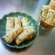 パセリとチーズとゴマ胡椒のクッキー