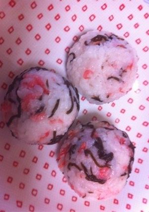 小エビと塩昆布のおにぎり-レシピのメイン写真