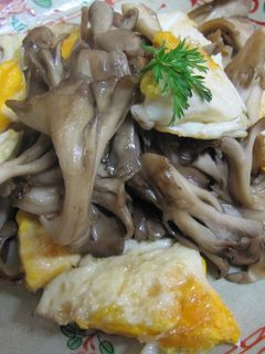 舞茸と目玉焼きのバター炒め-レシピのメイン写真