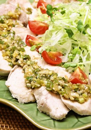 簡単ヘルシー♪茹で鶏のネギソース-レシピのメイン写真