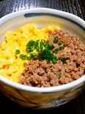 ランチやお弁当にレンジで１人分♪そぼろ丼