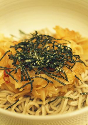 日本そばで★新玉ねぎとえのきの甘辛和え麺-レシピのメイン写真