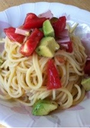 簡単トマトとアボカドとハムの冷製パスタ-レシピのメイン写真