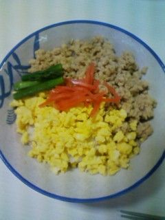 高野豆腐入りの鶏そぼろで三色丼-レシピのメイン写真