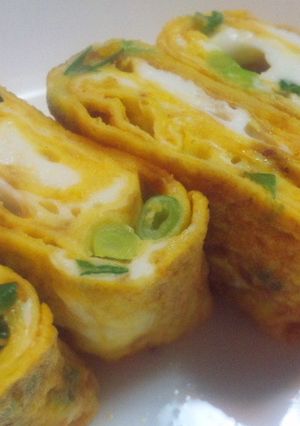 お弁当にピッタリ!食べるラー油の卵焼き♪-レシピのメイン写真