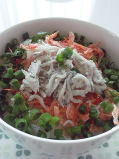 ひとりランチ・夜食にも☆小えびとしらす丼-レシピのメイン写真