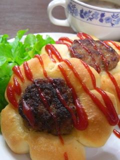 お花のハンバーグパン-レシピのメイン写真