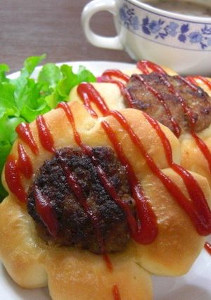 お花のハンバーグパン-レシピのメイン写真