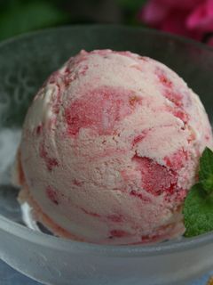 ストロベリーアイスクリーム-レシピのメイン写真