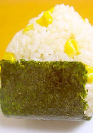＊めんつゆバターのコーンおにぎり＊-レシピのメイン写真