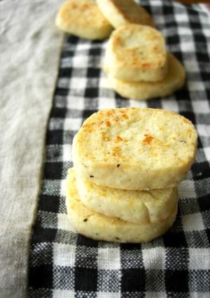 チーズとブラックペッパーの大人クッキー-レシピのメイン写真