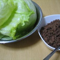 基本からアレンジまで！思わずつくりたくなる「肉味噌レタス」のレシピ