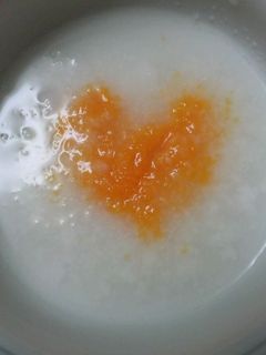 人参とお粥の離乳食に愛をプラス♪-レシピのメイン写真