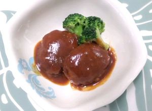 雑誌に掲載された簡単煮込みハンバーグ-レシピのメイン写真