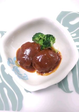 雑誌に掲載された簡単煮込みハンバーグ-レシピのメイン写真