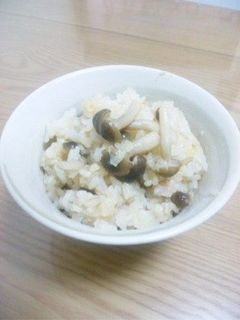 ツナとしめじの炊き込みご飯-レシピのメイン写真