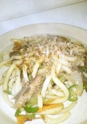 さんま蒲焼き缶で焼きうどん-レシピのメイン写真