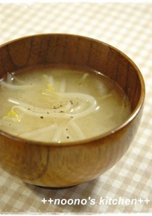 もやしのお味噌汁にブラックペッパー♬-レシピのメイン写真