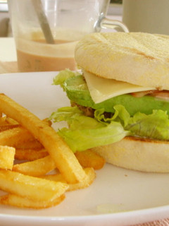 休日のお昼に☆おうちで手作りハンバーガー-レシピのメイン写真