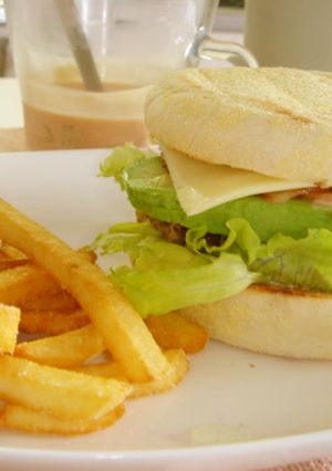 休日のお昼に☆おうちで手作りハンバーガー-レシピのメイン写真