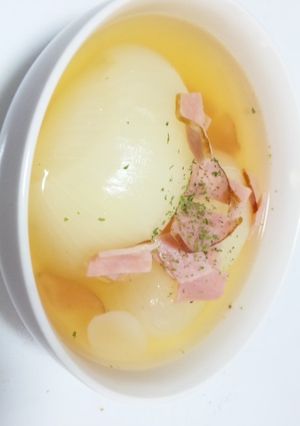 新玉ねぎの丸ごとコンソメスープ-レシピのメイン写真