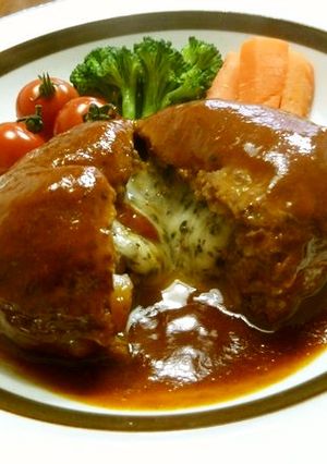 絶品！バジルチーズin煮込みハンバーグ♪-レシピのメイン写真