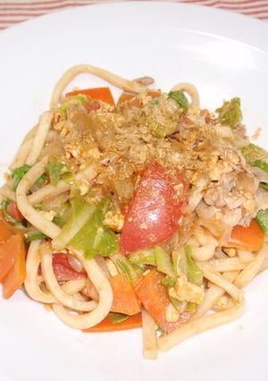 春キャベツとトマトの焼きうどん♪-レシピのメイン写真